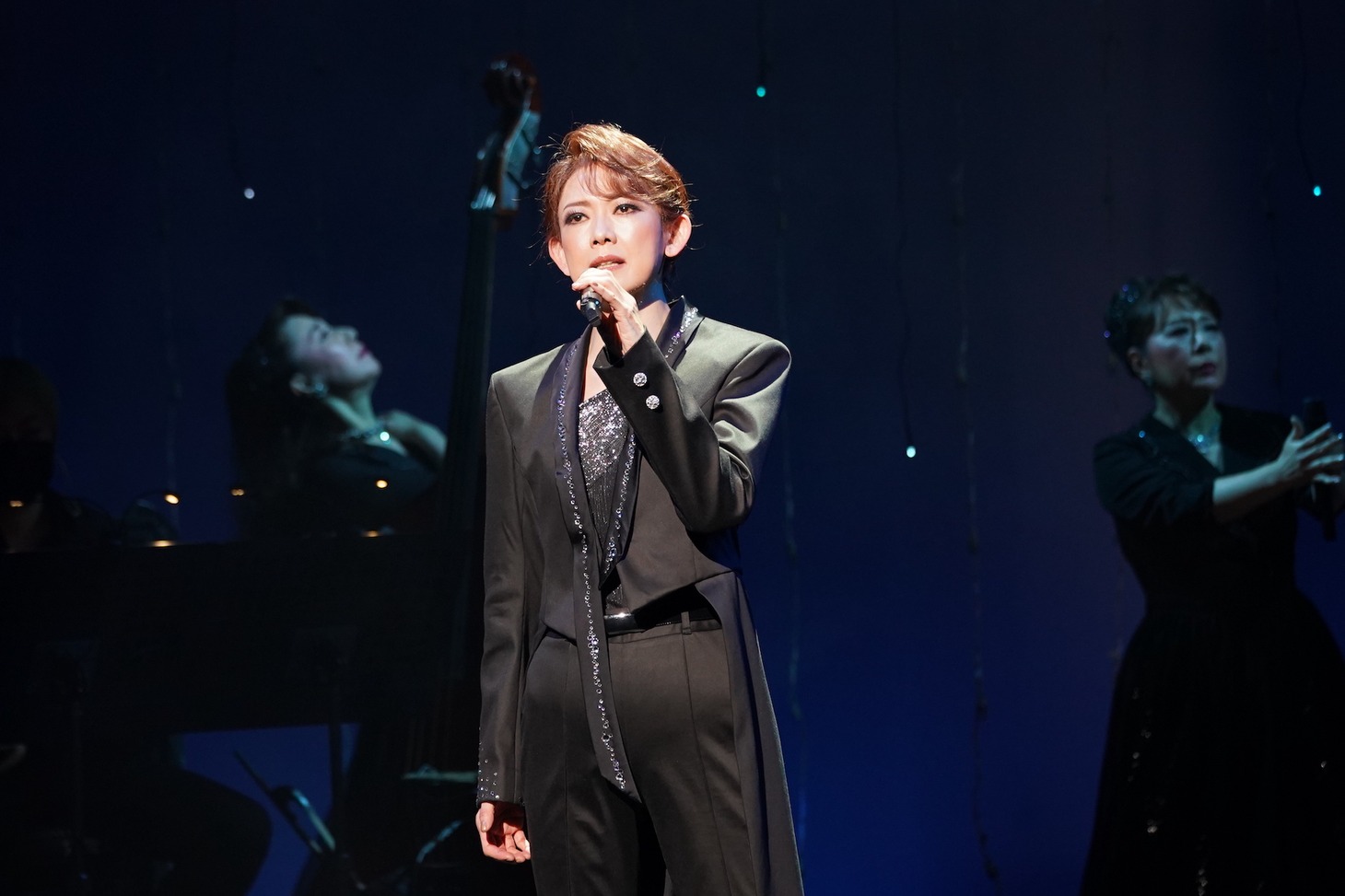 「Cosmos 25th Special Concert 明日へのエナジー」より。（撮影：岩田えり）