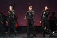 「Cosmos 25th Special Concert 明日へのエナジー」より。（撮影：岩田えり）