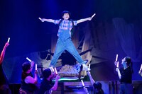 「七人のおたく cult seven THE STAGE」より。（撮影：曳野若菜）