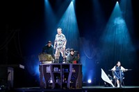 「七人のおたく cult seven THE STAGE」より。（撮影：曳野若菜）