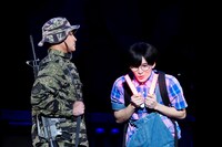 「七人のおたく cult seven THE STAGE」より。（撮影：曳野若菜）