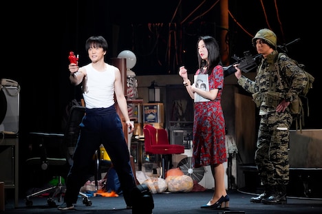 「七人のおたく cult seven THE STAGE」より。(撮影:曳野若菜)