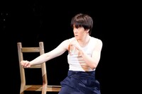 「七人のおたく cult seven THE STAGE」より。（撮影：曳野若菜）