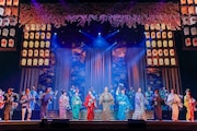 カーニバルでございます、松平健ら出演の明治座「大逆転!大江戸桜誉賑」が開幕