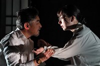 演劇ユニット鵺的公演 第16回公演「デラシネ」より。（撮影：石澤知絵子）