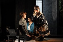 演劇ユニット鵺的公演 第16回公演「デラシネ」より。（撮影：石澤知絵子）