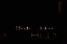 サファリ・P 第8回公演「透き間」（イスマイル・カダレ「砕かれた四月」より）より。（撮影：松本成弘）