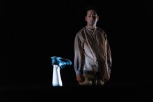 サファリ・P 第8回公演「透き間」（イスマイル・カダレ「砕かれた四月」より）より。（撮影：松本成弘）