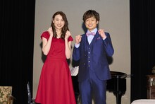 左から矢島舞美、塚田僚一（A.B.C-Z）。