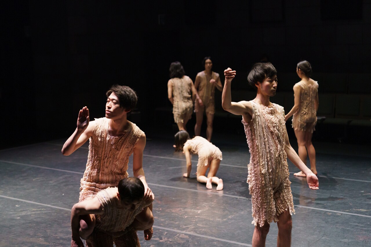 観客の感性を刺激する、関かおり新作「み とうとう またたきま いれもの」スタート