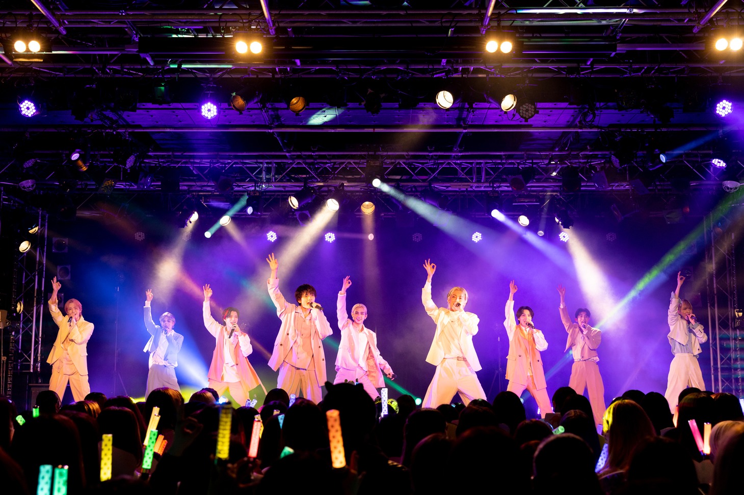 2022年12月9日に東京・新宿BLAZEで開催された「円神 ONEMAN LIVE 2022“O”ver」の様子。