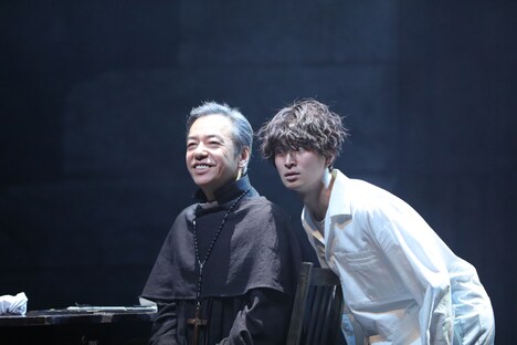 「聖なる怪物」より。