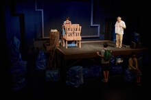 劇団なかゆび Nakayubi.-14「文化なき国から―喜劇一幕」より。（撮影：北川啓太）