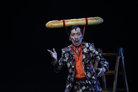 座・高円寺 春の劇場30 日本劇作家協会プログラム OFFICE SHIKA PRODUCE「ダリとガラ」より。（撮影：和田咲子）