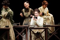 ミュージカル「マリー・キュリー」より。（撮影：田中亜紀）