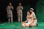 文学座 3月アトリエの会「挿話（エピソオド）～A Tropical Fantasy～」より。（撮影：宮川舞子）