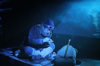 イワントモリ 第1回公演「山の声 ある登山者の追想」より。（撮影：權田英二）