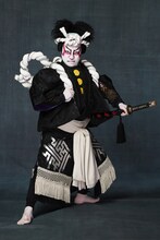 中村鷹之資扮する大蛇丸。