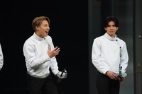 左からRIKU、糸川耀士郎。