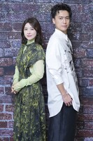 左から宮澤エマ、藤田俊太郎。