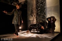 世界劇団「零れ落ちて、朝」より。