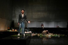 鳥公園#16「ヨブ呼んでるよ -Hey God, Job’s calling you!-」より。（撮影：金子愛帆）