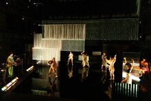 岩渕貞太 身体地図 新作ダンス2023「ALIEN MIRROR BALLISM」より。（撮影：前澤秀登）