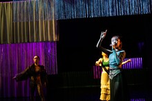 岩渕貞太 身体地図 新作ダンス2023「ALIEN MIRROR BALLISM」より。（撮影：前澤秀登）