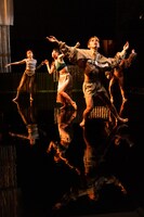 岩渕貞太 身体地図 新作ダンス2023「ALIEN MIRROR BALLISM」より。（撮影：前澤秀登）