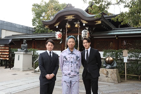 左から中村鷹之資、市川猿之助、尾上右近。