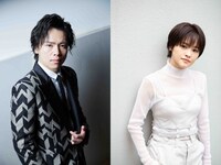 左から中川晃教、昆夏美。