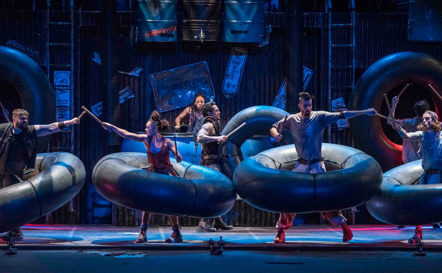 「STOMP ストンプ」過去公演より。（Photo by Steve McNicholas）