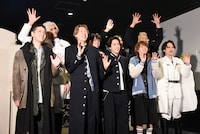 「カストルとポルックス」囲み取材の様子。