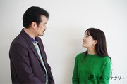 左から小田井涼平、花乃まりあ。