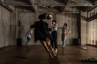 akakilike「15:00（静かに）電子レンジを壊す」より。（撮影：井上嘉和）