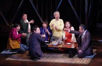 赤信号劇団 第15回公演「誤餐」より。（撮影：御堂義乘）