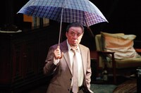 赤信号劇団 第15回公演「誤餐」より。（撮影：御堂義乘）