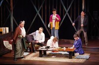 赤信号劇団 第15回公演「誤餐」より。（撮影：御堂義乘）