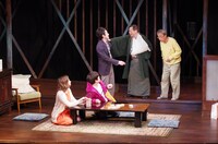 赤信号劇団 第15回公演「誤餐」より。（撮影：御堂義乘）