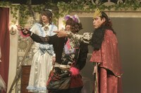 「おとぎ裁判 第4審～まさか逆さま!?トーチもチート?!予知見る鏡が狩る道よ だぉ♪～」より。（撮影：鏡田伸幸）