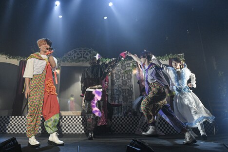 「おとぎ裁判 第4審~まさか逆さま!?トーチもチート?!予知見る鏡が狩る道よ だぉ♪~」より。(撮影:鏡田伸幸)