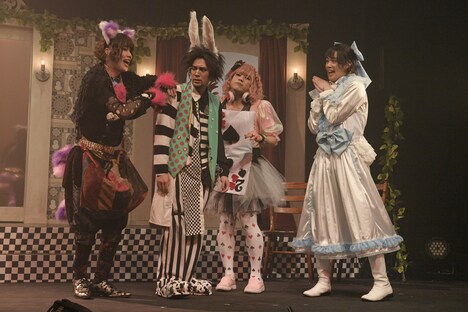 「おとぎ裁判 第4審~まさか逆さま!?トーチもチート?!予知見る鏡が狩る道よ だぉ♪~」より。(撮影:鏡田伸幸)