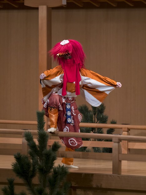 「狂言獅子」より。（撮影：政川慎治）