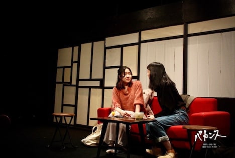 早稲田大学演劇倶楽部企画公演「バカンス」より。（撮影：小松千紘 / 劇団てあとろ50’）