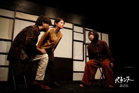 早稲田大学演劇倶楽部企画公演「バカンス」より。（撮影：小松千紘 / 劇団てあとろ50’）