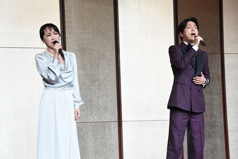 左から濱田めぐみ、山崎育三郎。