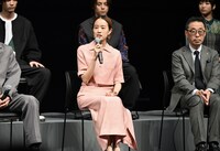 石橋静河（前列中央）