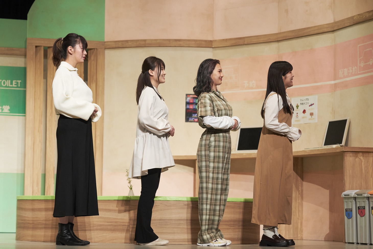 宮下貴浩×私オム プロデュース 第6回公演 舞台「わかば自動車教習所で恋を学ぶ」より。