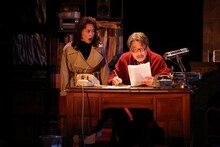 加藤健一事務所 vol.114「グッドラック、ハリウッド」より。（撮影：石川純）