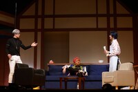 「『カリスマ de ステージ』～ようこそ！カリスマハウスへ～」より。（撮影：小境勝巳）